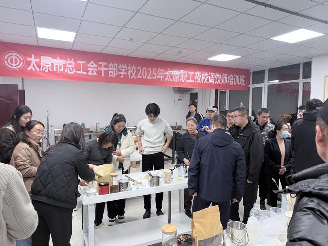 万职工在业余“充电”中逐梦成长瓦力游戏app太原职工夜校让2(图5)